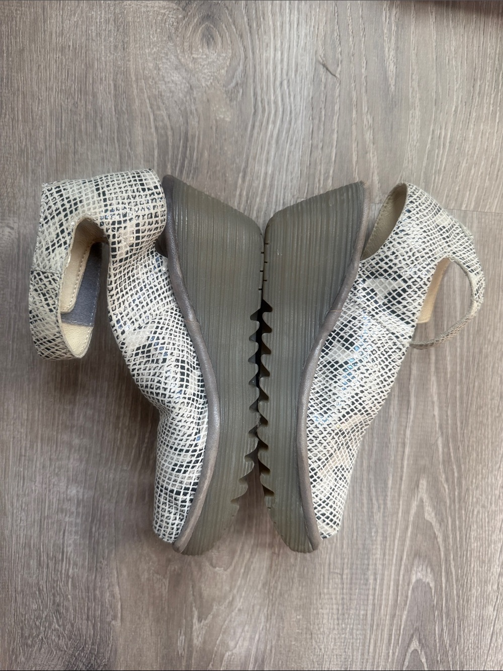 FLY London Yala Snake Print Wedge Off White - Picture 2 of 7